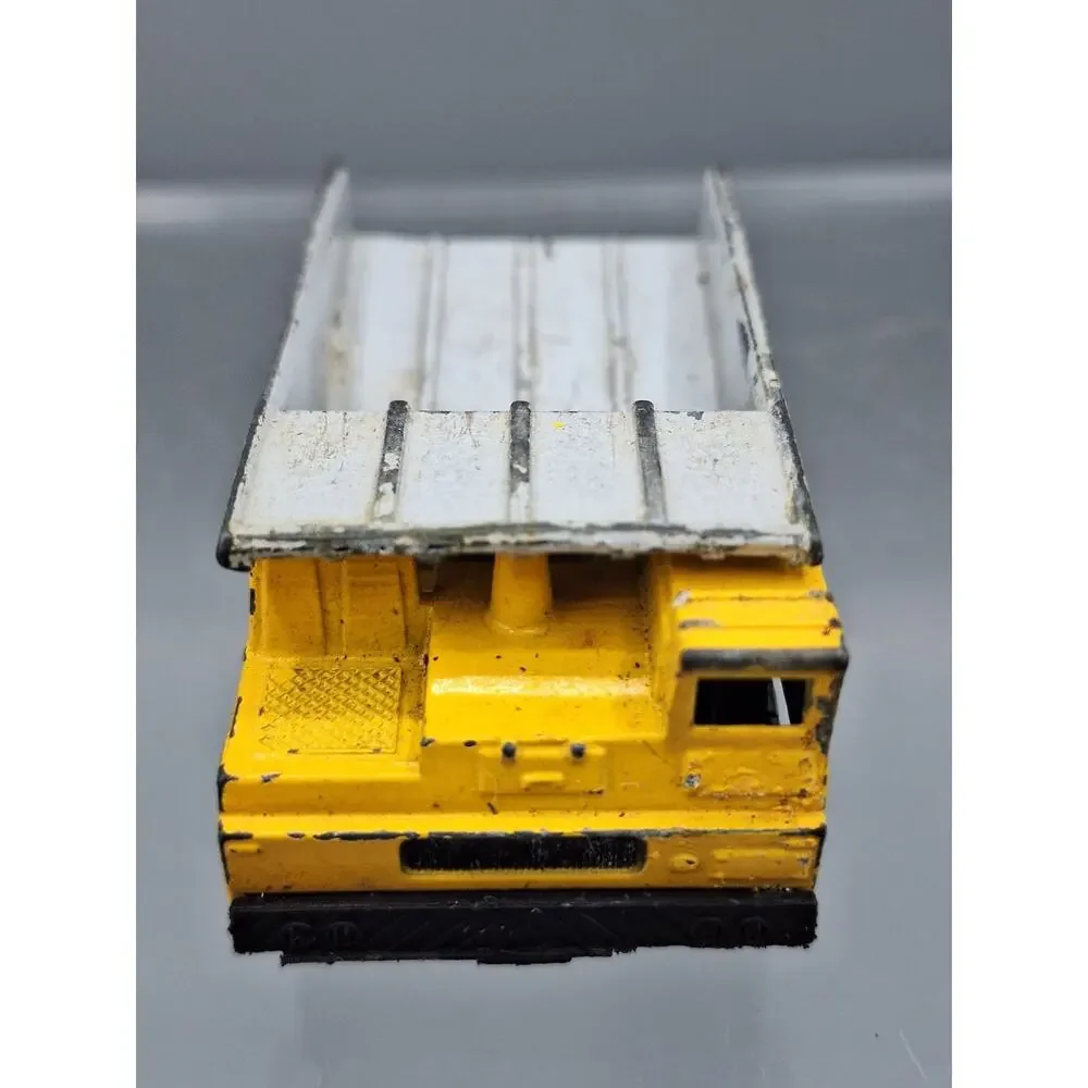 Vintage~1989 Matchbox Int'l LTD~Dump Truck~Yellow with Grey Bed ~1:140
